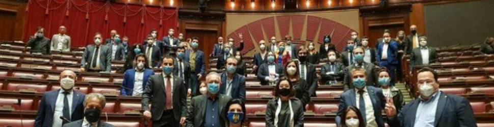 LEGA OCCUPA PARLAMENTO: CONTE, ‘DANNI IRREVERSIBILI DA ATTEGGIAMENTI ONDIVAGHI’
