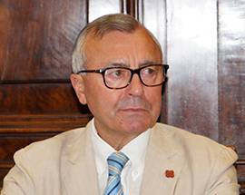 L’AQUILA: DE SANTIS, ”COMUNE ASSUME DIRIGENTE E DUE COLLABORATORI STAFF SINDACO, A COSA SERVONO?”