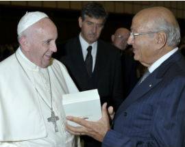 BCC ROMA CONSEGNA A PAPA FRANCESCO CROCE DELL’ORAFO COCCOPALMERI