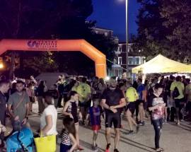 L’AQUILA: ”LIGHT RUN” ILLUMINA IL CENTRO STORICO, 200 ATLETI RIVIVONO LA CITTA’