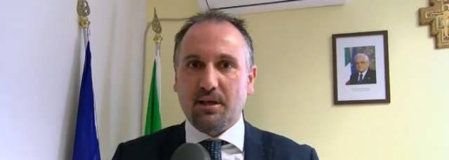 L’AQUILA: INCIDENTE PER ASSESSORE LIRIS, AUTO CONTRO MARCIAPIEDE