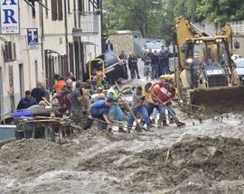 A LIVORNO COME A L’AQUILA: IMPRENDITORI INTERCETTATI’BRINDEREMO PER L’ALLUVIONE!’