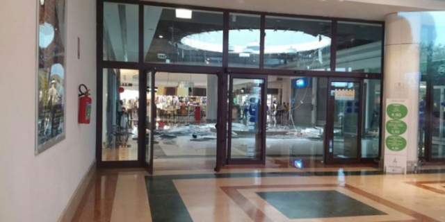 MALTEMPO: CROLLA SOFFITTO IPER A COLONNELLA, ALLAGAMENTI