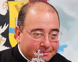 SMS ”HARD” DAL SACERDOTE, CHIESTO IL PROCESSO PER IL RICATTATORE