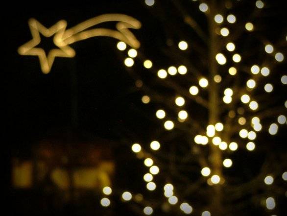 NATALE: AD AVEZZANO E’ SCONTRO SULLE SPESE PER ADDOBBI E LUMINARIE