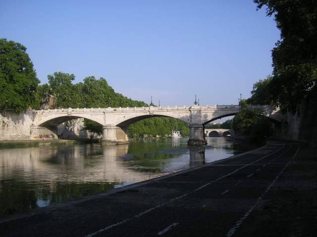 LEI MUORE CADENDO DAL PONTE: IL GIORNO DOPO SI BUTTA ANCHE LUI