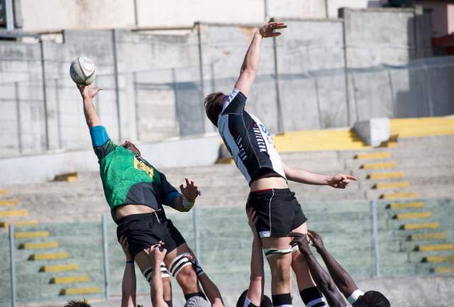 RUGBY: I LYONS ESPUGNANO L’AQUILA, PER I NEROVERDI KO AL FATTORI