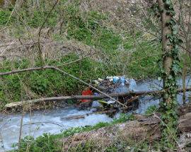 L’AQUILA: RIFIUTI NEI TOMBINI INTASANO FOGNE ALLA MADONNA D’APPARI