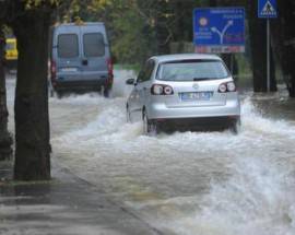 MALTEMPO: TEMPORALI E VENTO SULL’ABRUZZO, DA MARTEDI’ TEMPERATURE IN AUMENTO