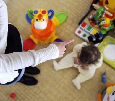 VIOLENZE E OFFESE A BIMBI, MAESTRA DI CAMPLI RISCHIA IL PROCESSO