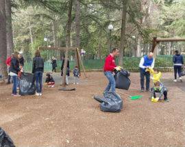 L’AQUILA: MAMME PER L’AQUILA E CITTADINI PULISCONO PARCO CASTELLO