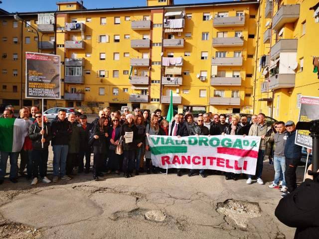 SIT-IN AL FERRO DI CAVALLO PESCARA, PETTINARI: ”EVENTO STORICO”