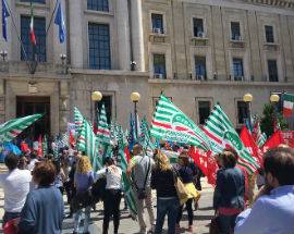 PUBBLICO IMPIEGO: IN MILLE IN PIAZZA A PESCARA PER RINNOVO CONTRATTI E VERTENZA REGIONE