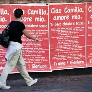 PRATOLA: ”AMORE PERDONAMI”, MAXI MANIFESTO PER CHIEDERLE SCUSA
