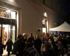 L’AQUILA: MANZI TORNA IN CENTRO, GRANDE FOLLA PER RIAPERTURA DEL NEGOZIO