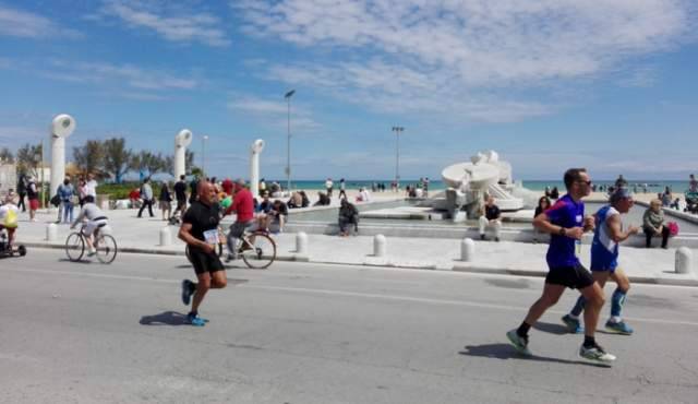 PESCARA: IN DUEMILAALLA MARATONINA DEL MARE, CI SONO ANCHE PATTINATORI