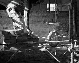 FOTOGRAFI AQUILANI ESPONGONO A POTENZA SCATTI SULLA RICOSTRUZIONE