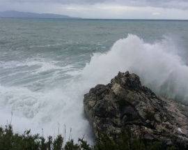 METEO: VENTO FORTE E GELO, E TEMPERATURE IN DISCESA, DOMANI SCHIARITE
