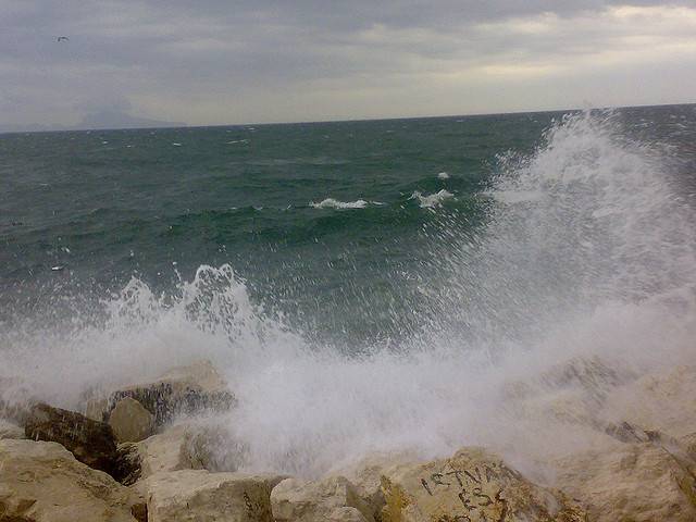 MALTEMPO: MARE MOSSO, PESCHERECCI IN DIFFICOLTA’ E FRANE