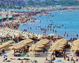 RISCHIA DI ANNEGARE A PESCARA, ANZIANO RECUPERATO E SALVATO