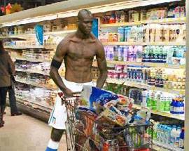 CALCIO: EURO 2012; FEBBRE FINALE, ”BALOTELLI REMIX” STAR DI FACEBOOK