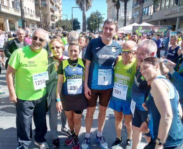 VIVICITTA’. OLTRE 200 PODISTI A PESCARA, TRA CUI PRESIDENTE MARSILIO; VINCE KENIANO