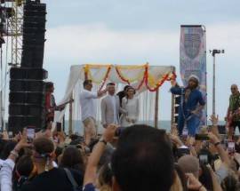 JOVANOTTI SPOSA ANNA E OLIVER SUL PALCO DI MONTESILVANO