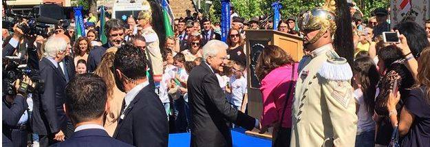 MATTARELLA IN VISITA NELLA MARSICA, A TAGLIACOZZO INAUGURA STATUA DI DANTE