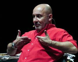 L’AQUILA: SOLD OUT PER IL COMICO BATTISTA ”QUESTA CITTA’ PUO’ DARE ANCORA MOLTO”