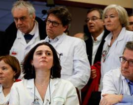 CORONAVIRUS: OLTRE 600 MEDICI FRANCESI DENUNCIANO EX MINISTRO E PREMIER