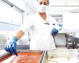 PROTESTANO A PESCARA LAVORATRICI MENSE SCOLASTICHE, ”FUTURO INCERTO”