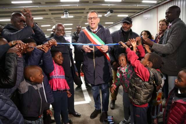 PESCARA: APERTO IL MERCATO ETNICO E DELL’INTEGRAZIONE CON AMBASCIATORE SENEGAL