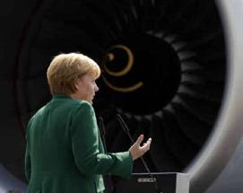GERMANIA: SQUILIBRATO CERCA DI FAR DECOLLARE AEREO MERKEL, ARRESTATO