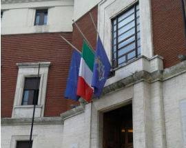 PARIGI: A PESCARA BANDIERE A MEZZ’ASTA, ALESSANDRINI ”VICINI AI FRANCESI”