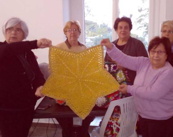 MIGLIANICO: ALBERO DI NATALE IN PIAZZA CON 2400 MATTONELLE ALL’UNCINETTO