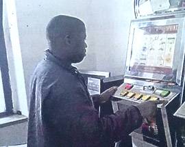 MIGRANTE GIOCA ALLE SLOT MACHINES, SCOPPIA LA POLEMICA NELL’AQUILANO