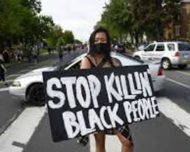 NUOVO VIDEO SHOCK, AFROAMERICANO UCCISO DA AGENTI A TACOMA: DONNA URLA ‘BASTA’