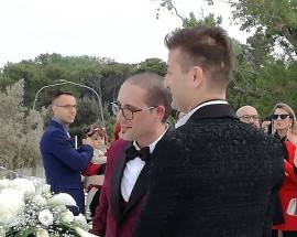 DA LONDRA A PESCARA PER LE NOZZE: IL ‘SI” DI VINCENZO E MIRKO, ”SOGNIAMO UN BAMBINO”