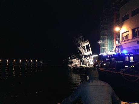 TRAGEDIA NEL PORTO DI GENOVA: NAVE CONTRO MOLO, 4 MORTI E 6 DISPERSI