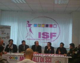 L’AQUILA: MONDIALI STUDENTESCHI DI SCI, CERIMONIA DI APERTURA CON  ANGELI SCIATORI E  17 DELEGAZIONI