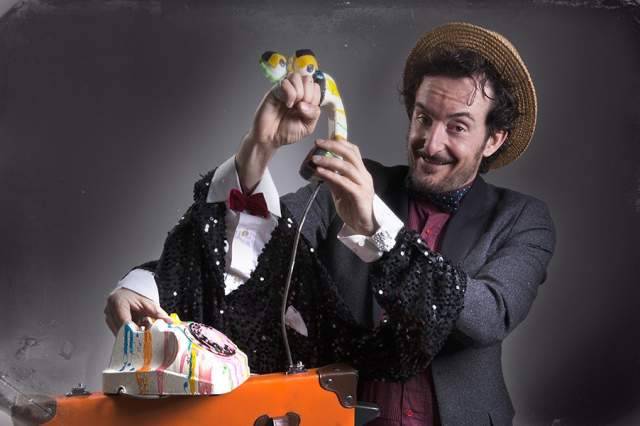 IL FANTASISTA MONSIEUR DAVID SBARCA A CEPAGATTI, DUE GIORNI DI SPETTACOLI ANCHE CON GENTE COMUNE