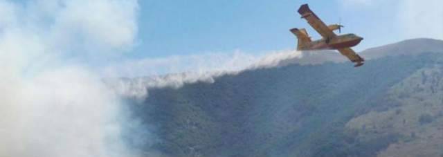 INCENDI, L’ABRUZZO E’ ANCORA IN DIFFICOLTA’ FIAMME LAMBISCONO ABITAZIONI TAGLIACOZZO