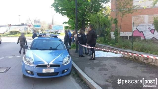 PESCARA: MALORE IN STRADA,  49ENNE SI ACCASCIA E MUORE