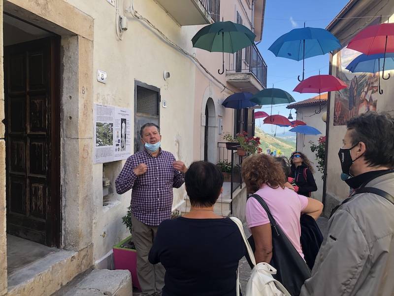 SCONTRONE, INAUGURATA LA MOSTRA DEL CONSIGLIERE COMUNALE-ARTISTA