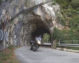 STRADE AQUILANE CHIUSE A DUE RUOTE; BIONDI SCRIVE A CARUSO, SARCASMO CORRE SU FB