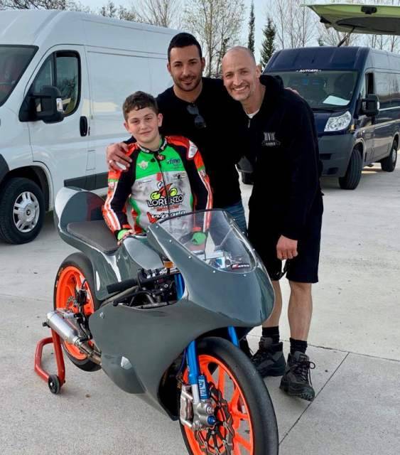 DEBUTTO IN PISTA PER LA MOTO MADE IN ABRUZZO CHE SCOMMETTE SUI GIOVANI DEL TERRITORIO