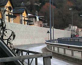 RICOSTRUZIONE: TOLTI PUNTELLI, RIECCO LE MURA IN VIA DA PENTIMA