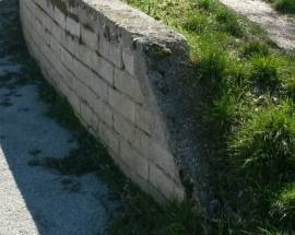 L’AQUILA: MURO PERICOLANTE A BAGNO GRANDE, PROTESTE