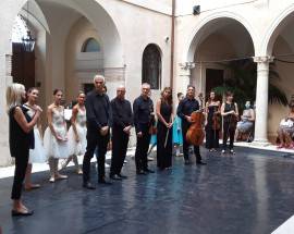 L’AQUILA: MUSICA E DANZA NEI CORTILI, UN SUCCESSO LA ”PASSEGGIATA” IN CENTRO STORICO