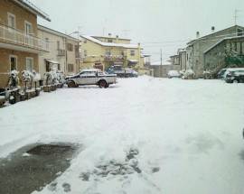 L’AQUILA: NEVE NELLA FRAZIONE DI ARISCHIA, CITTADINO CONTRO IL COMUNE